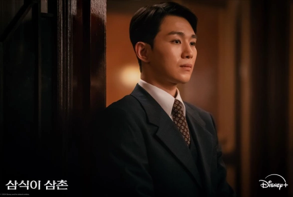 Кадр из дорамы Дядя Сам Сик