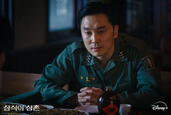 Кадр из дорамы Дядя Сам Сик