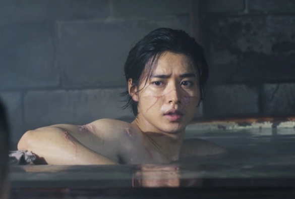 Кадр из дорамы Золотое божество