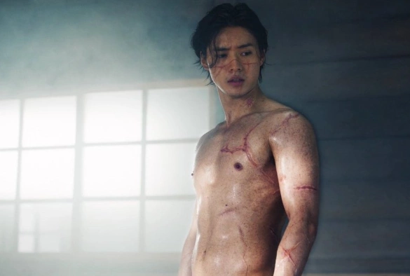 Кадр из дорамы Золотое божество