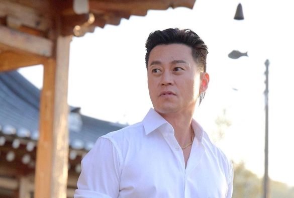 Кадр из дорамы Я, гангстер, стал старшеклассником