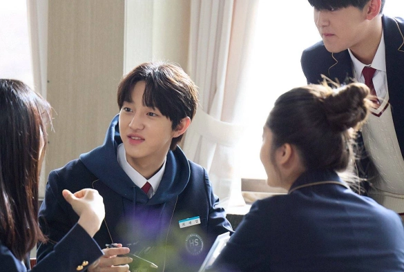 Кадр из дорамы Я, гангстер, стал старшеклассником