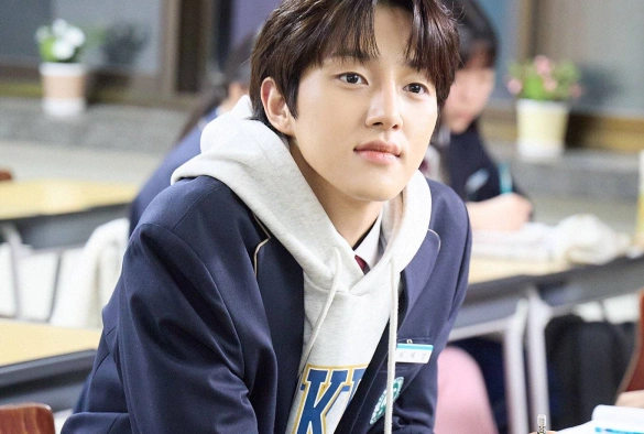 Кадр из дорамы Я, гангстер, стал старшеклассником