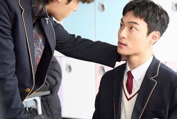 Кадр из дорамы Я, гангстер, стал старшеклассником