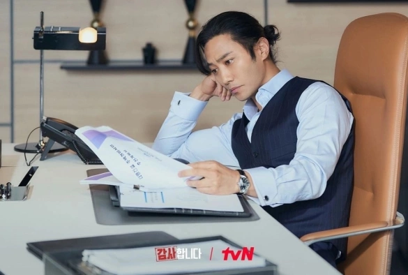 Кадр из дорамы Аудиторы