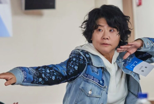 Кадр из дорамы Она разная днём и ночью