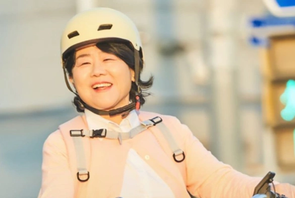 Кадр из дорамы Она разная днём и ночью