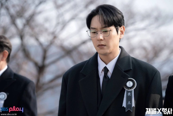 Кадр из дорамы Чеболь против детектива