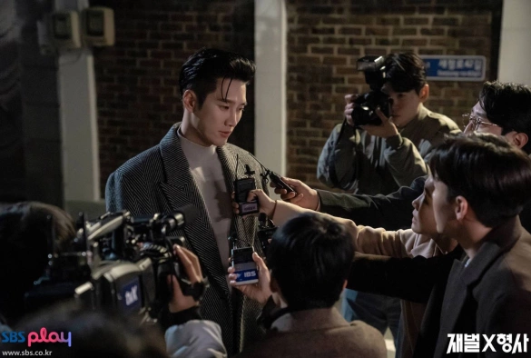 Кадр из дорамы Чеболь против детектива