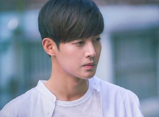 Кадр из дорамы Когда время остановилось