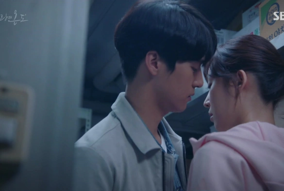 Кадр из дорамы Температура любви