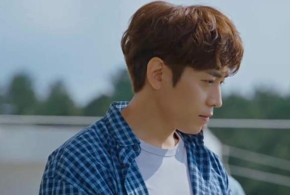 Кадр из дорамы Шпион, который меня любил