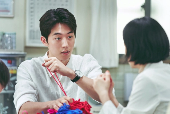 Кадр из дорамы Школьная медсестра Ан Ын Ён