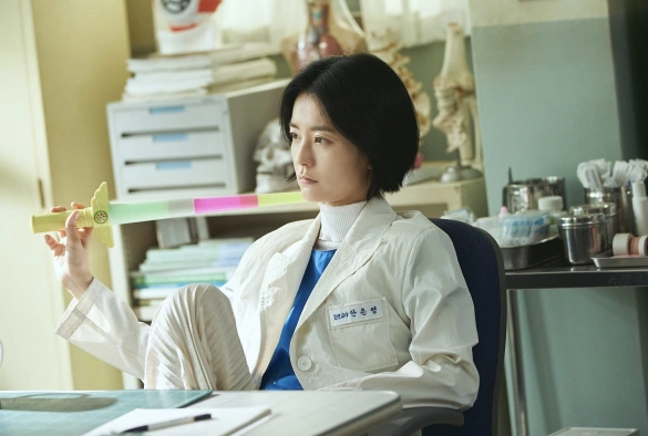 Кадр из дорамы Школьная медсестра Ан Ын Ён