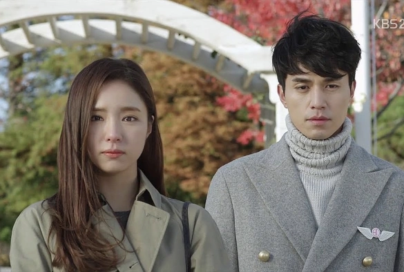 Кадр из дорамы Железный человек