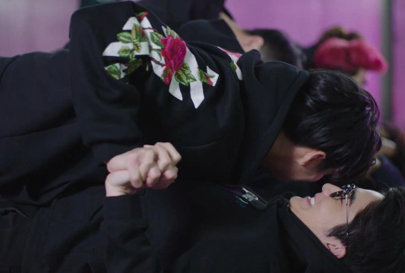 Кадр из дорамы Сильнейшие