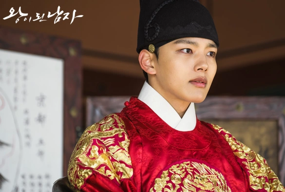 Кадр из дорамы Коронованный шут