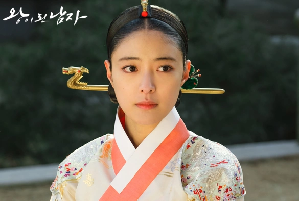 Кадр из дорамы Коронованный шут