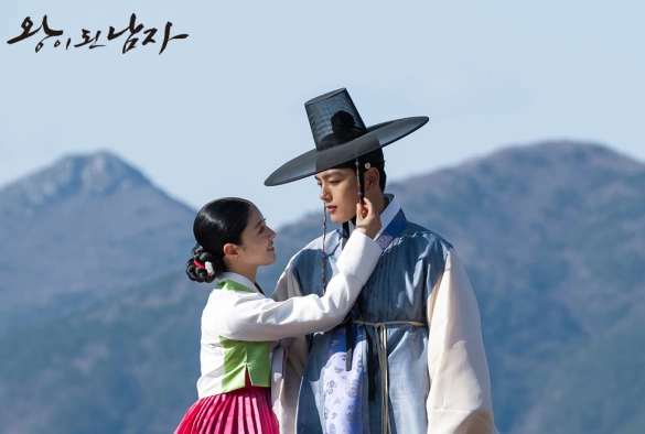 Кадр из дорамы Коронованный шут