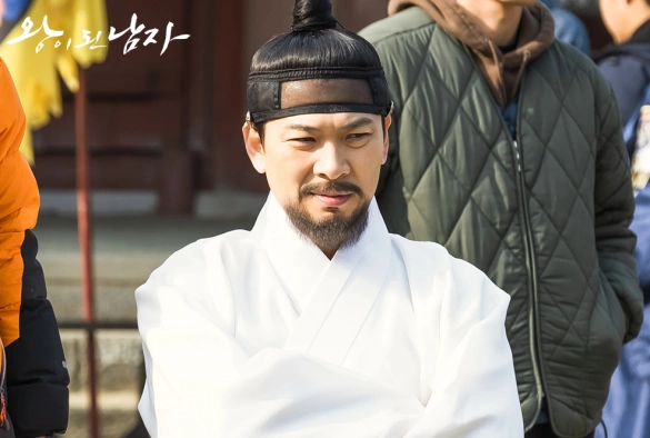 Кадр из дорамы Коронованный шут