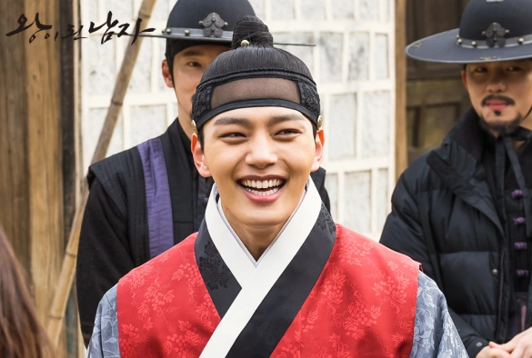 Кадр из дорамы Коронованный шут