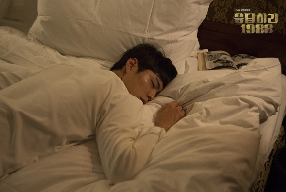 Кадр из дорамы Вернуться в 1988