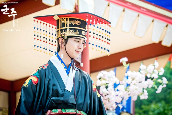 Кадр из дорамы Правитель: Хозяин маски