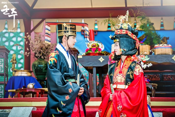 Кадр из дорамы Правитель: Хозяин маски