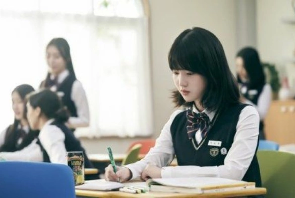 Кадр из дорамы В прямом эфире