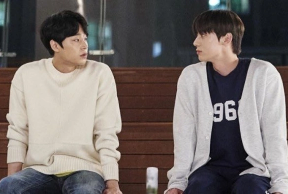 Кадр из дорамы В прямом эфире