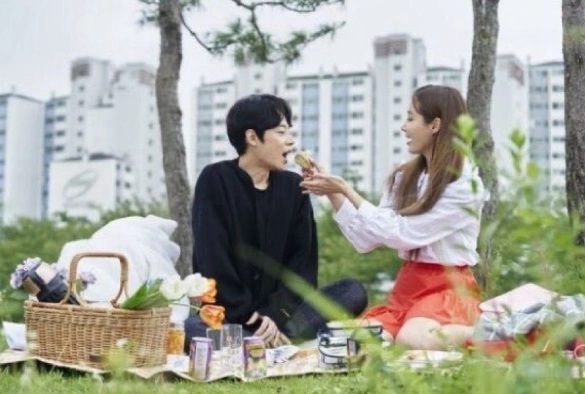 Кадр из дорамы В прямом эфире