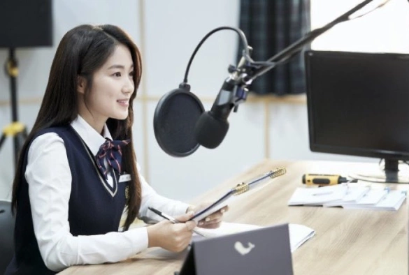 Кадр из дорамы В прямом эфире