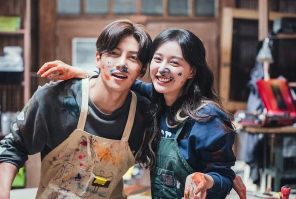 Кадр из дорамы Городская любовь