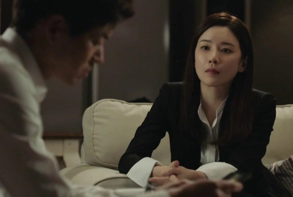 Кадр из дорамы Шёпот