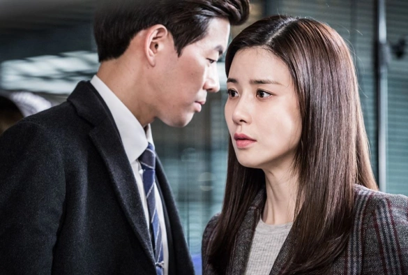 Кадр из дорамы Шёпот