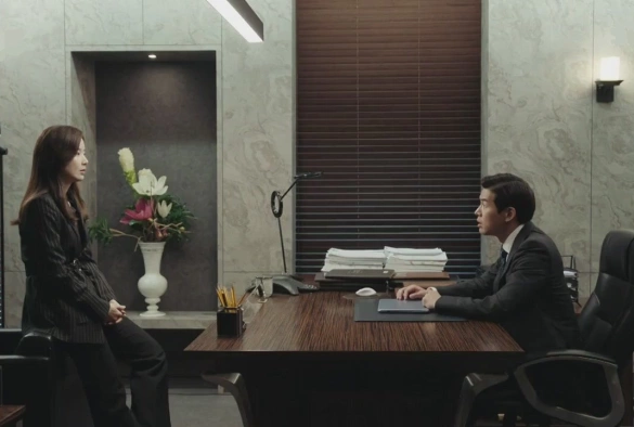 Кадр из дорамы Шёпот