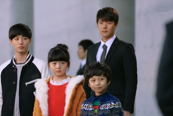 Кадр из дорамы Премьер-министр и я