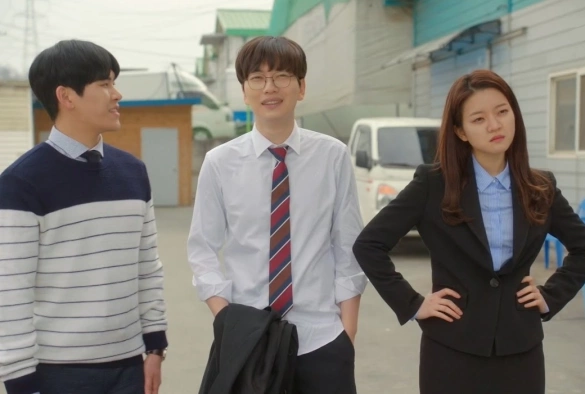 Кадр из дорамы Сияющий офис