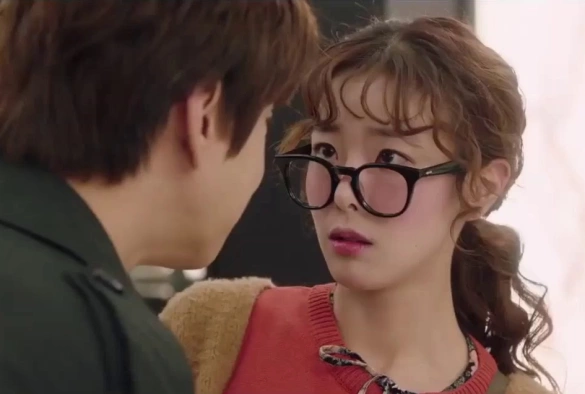 Кадр из дорамы Тайные создатели королевы