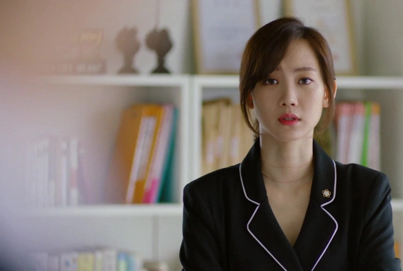 Кадр из дорамы Королева детектива