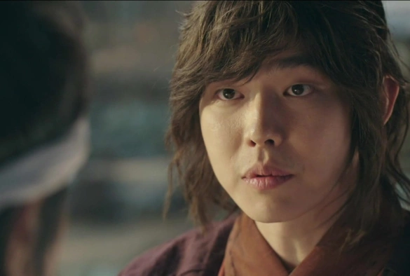 Кадр из дорамы Бунтарь Хон Гиль Дон