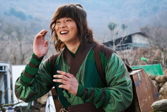 Кадр из дорамы Бунтарь Хон Гиль Дон