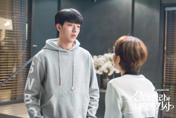 Кадр из дорамы Золушка и четверо рыцарей