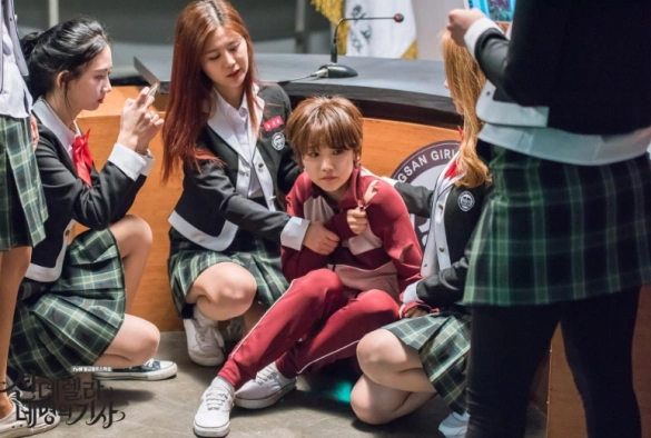 Кадр из дорамы Золушка и четверо рыцарей