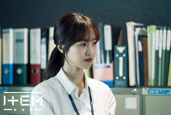 Кадр из дорамы Нечто