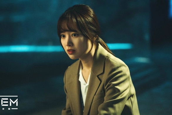 Кадр из дорамы Нечто