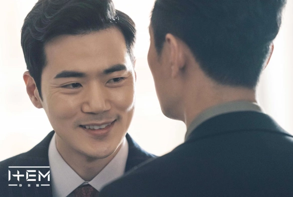 Кадр из дорамы Нечто