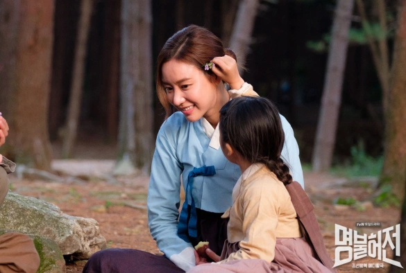 Кадр из дорамы Зарабатывая имя