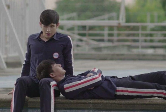 Кадр из дорамы Пловцы