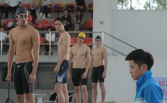 Кадр из дорамы Пловцы